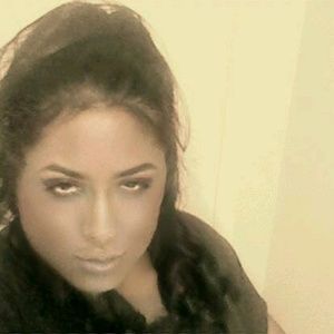 Meet your Posher, Raquel